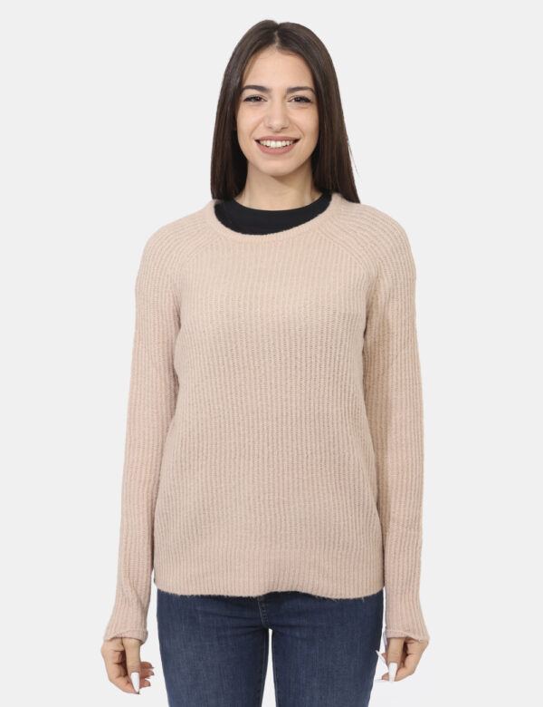 Maglione Rue De Clerie Beige - Maglione con girocollo ampio, in total beige, lavorato a maglia. La vestibilità è morbida e r