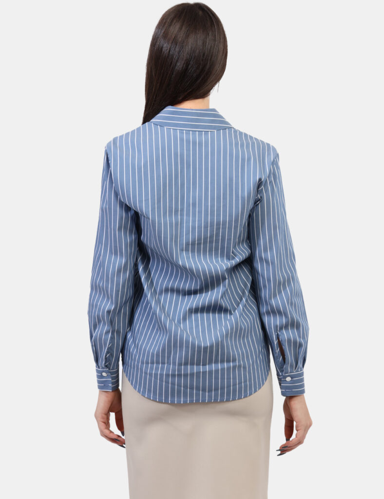 Camicia Materica Blu - Camicia classica rigata verticale in blu avio e bianco. La vestibilità è morbida e pratica grazie a