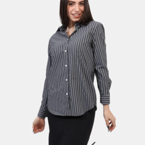 Camicia Materica Grigio - Camicia classica rigata verticale in grigio e bianco. La vestibilità è morbida e pratica grazie a