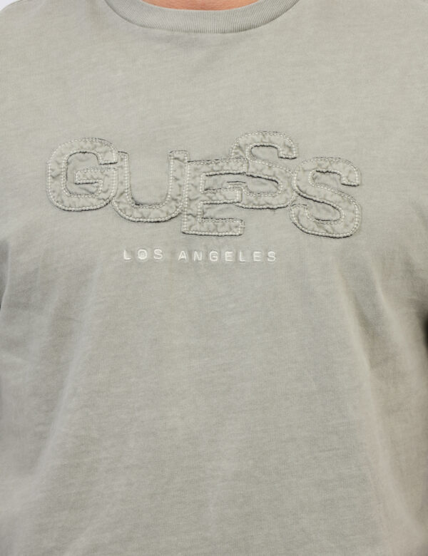 T-shirt taglia L Guess Grigio - L’articolo appartiene al campionario esclusivo di stagione: pezzo unico.Cod. art. M5GI34KBZV