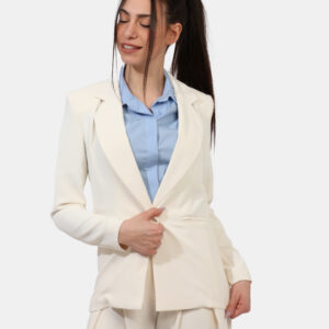 Blazer Rue De Clerie Panna - Blazer in total bianco panna, con fake tasche a taglio. La vestibilità è morbida e pratica graz