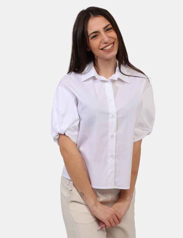 Camicia Rue De Clerie Bianco - Camicia classica a maniche corte in total bianco. La vestibilità è morbida e pratica grazie a