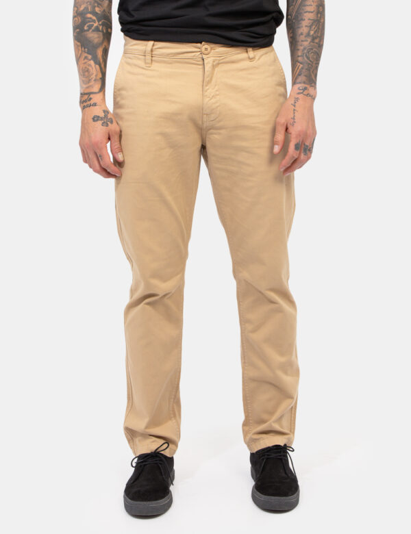 Pantaloni Guess Beige - Pantaloni simil jeans in total beige con tasche sagomate sul fronte e tasche a taglio sul retro con