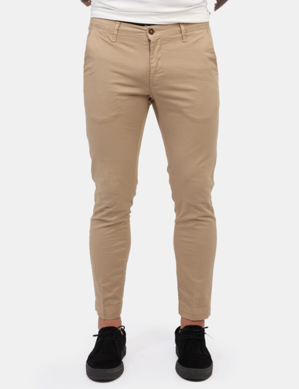 Pantaloni Concept83 Beige - Pantaloni in total beige con tasche a taglio trasversale sul fronte, più tasche a fessura con bo