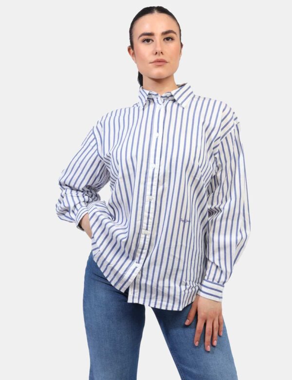 Camicia Pepe Jeans Bianco - Camicia classica rigata su base bianca con righine blu. La vestibilità è morbida e pratica grazi