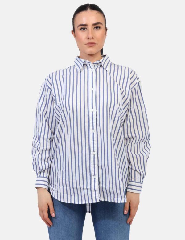 Camicia Pepe Jeans Bianco - Camicia classica rigata su base bianca con righine blu. La vestibilità è morbida e pratica grazi