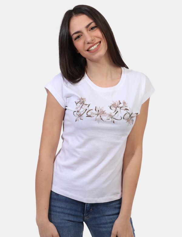 T-shirt Yes Zee Bianco - T-shirt classica su base bianca con stampa tendente al beige arricchita da glitter argentati. La ve