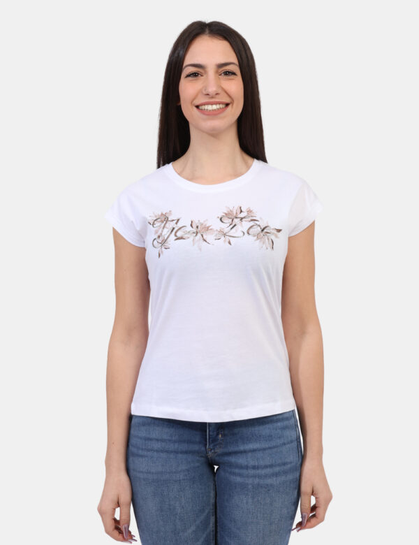 T-shirt Yes Zee Bianco - T-shirt classica su base bianca con stampa tendente al beige arricchita da glitter argentati. La ve