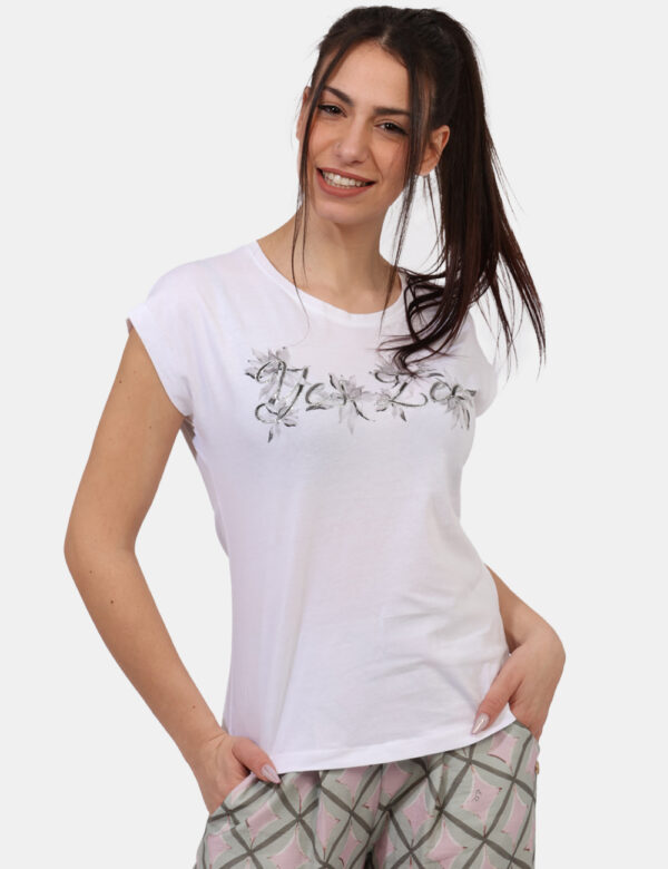 T-shirt Yes Zee Bianco - T-shirt classica su base bianca con stampa tendente al nero arricchita da glitter argentati. La ves