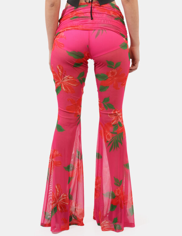 Pantaloni Pinko Fucsia - Pantalone velato a zampa, su base fucsia con stampa floreale rossa e verde. Presente arricciatura