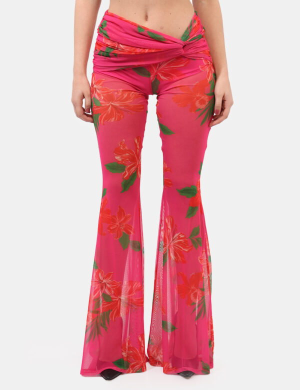 Pantaloni Pinko Fucsia - Pantalone velato a zampa, su base fucsia con stampa floreale rossa e verde. Presente arricciatura