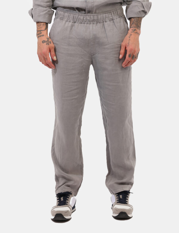 Pantaloni Blauer Grigio taglia M - L’articolo appartiene al campionario esclusivo di stagione: pezzo unico.Cod. art. 25SBLUP