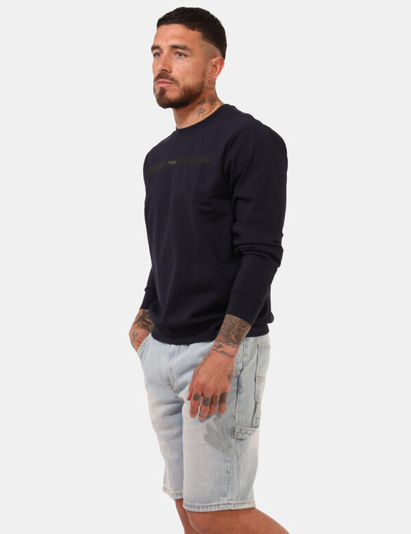 Bermuda Goha Jeans - Bermuda in jeans, con tasche a taglio trasversale e tasche a toppa sul retro. La vestibilità è morbida