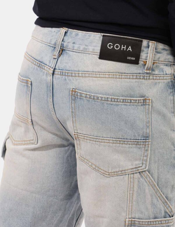 Bermuda Goha Jeans - Bermuda in jeans, con tasche a taglio trasversale e tasche a toppa sul retro. La vestibilità è morbida
