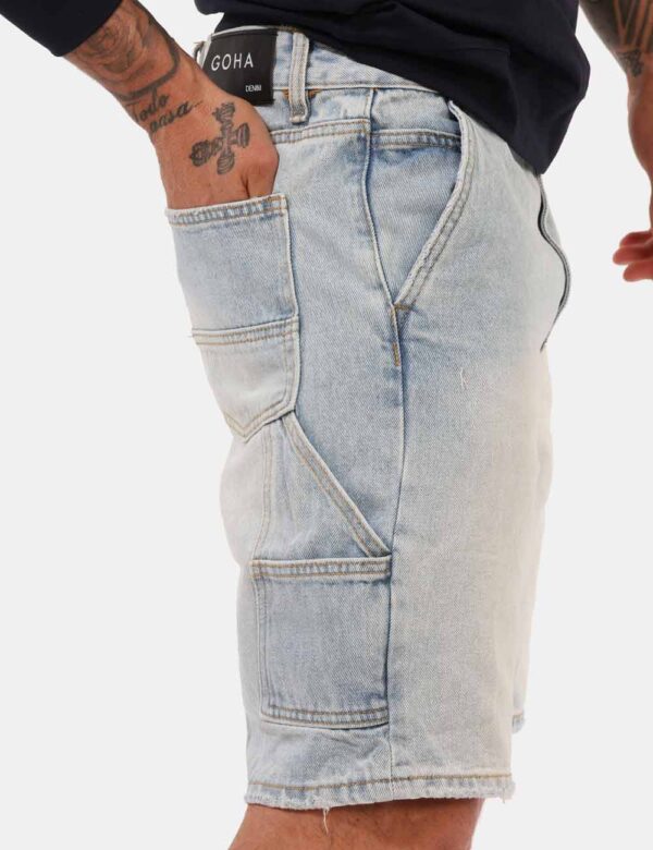 Bermuda Goha Jeans - Bermuda in jeans, con tasche a taglio trasversale e tasche a toppa sul retro. La vestibilità è morbida